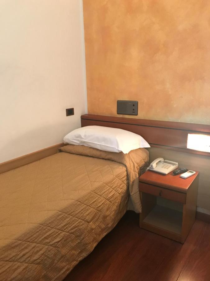Hotel Aspromonte Милано Екстериор снимка
