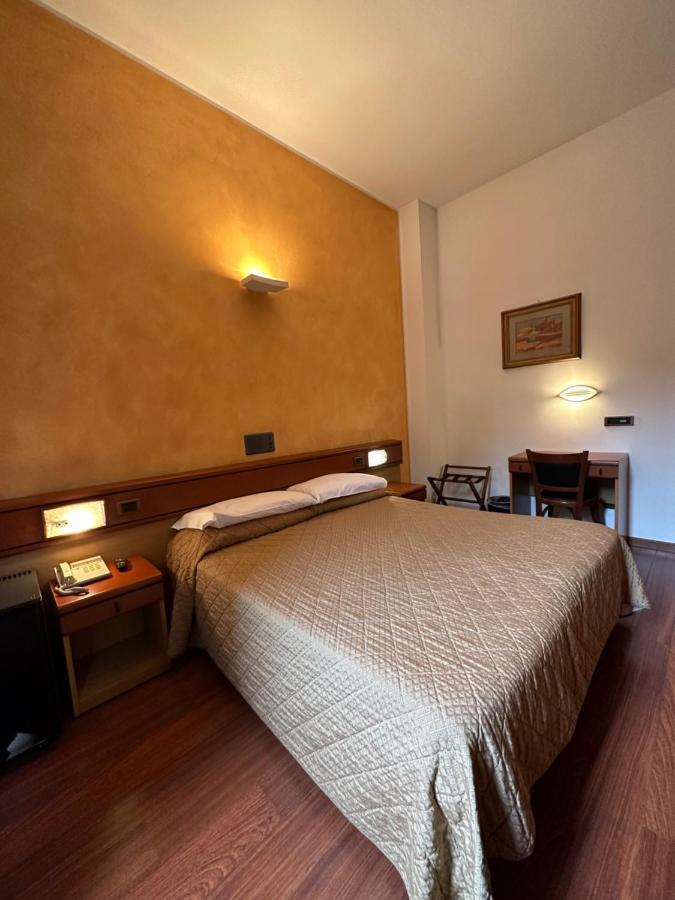 Hotel Aspromonte Милано Екстериор снимка