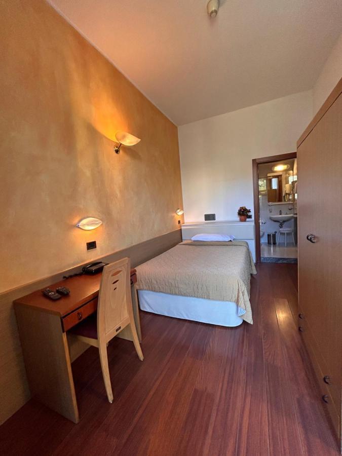 Hotel Aspromonte Милано Екстериор снимка