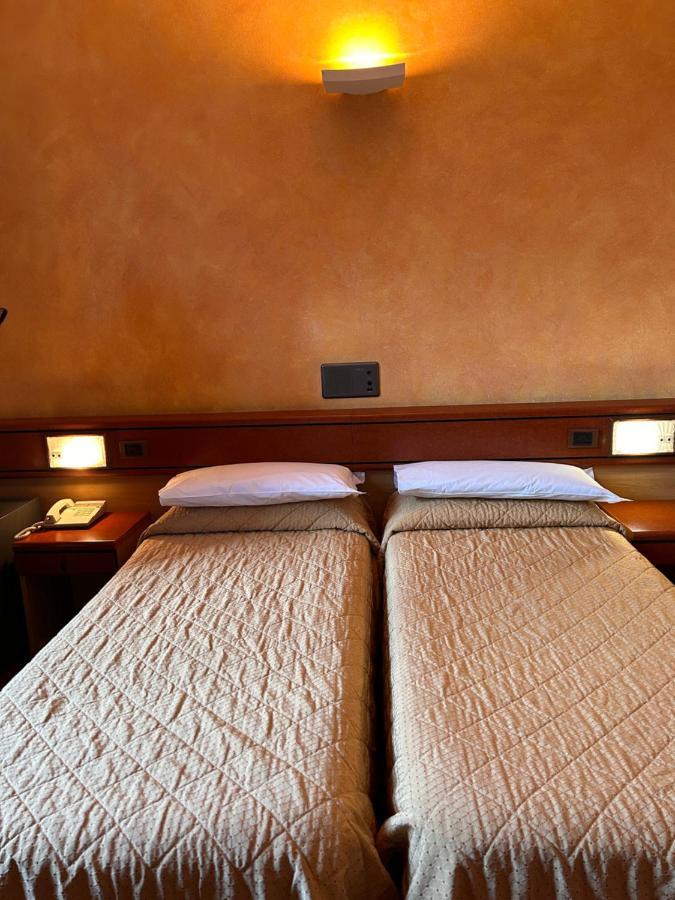 Hotel Aspromonte Милано Екстериор снимка