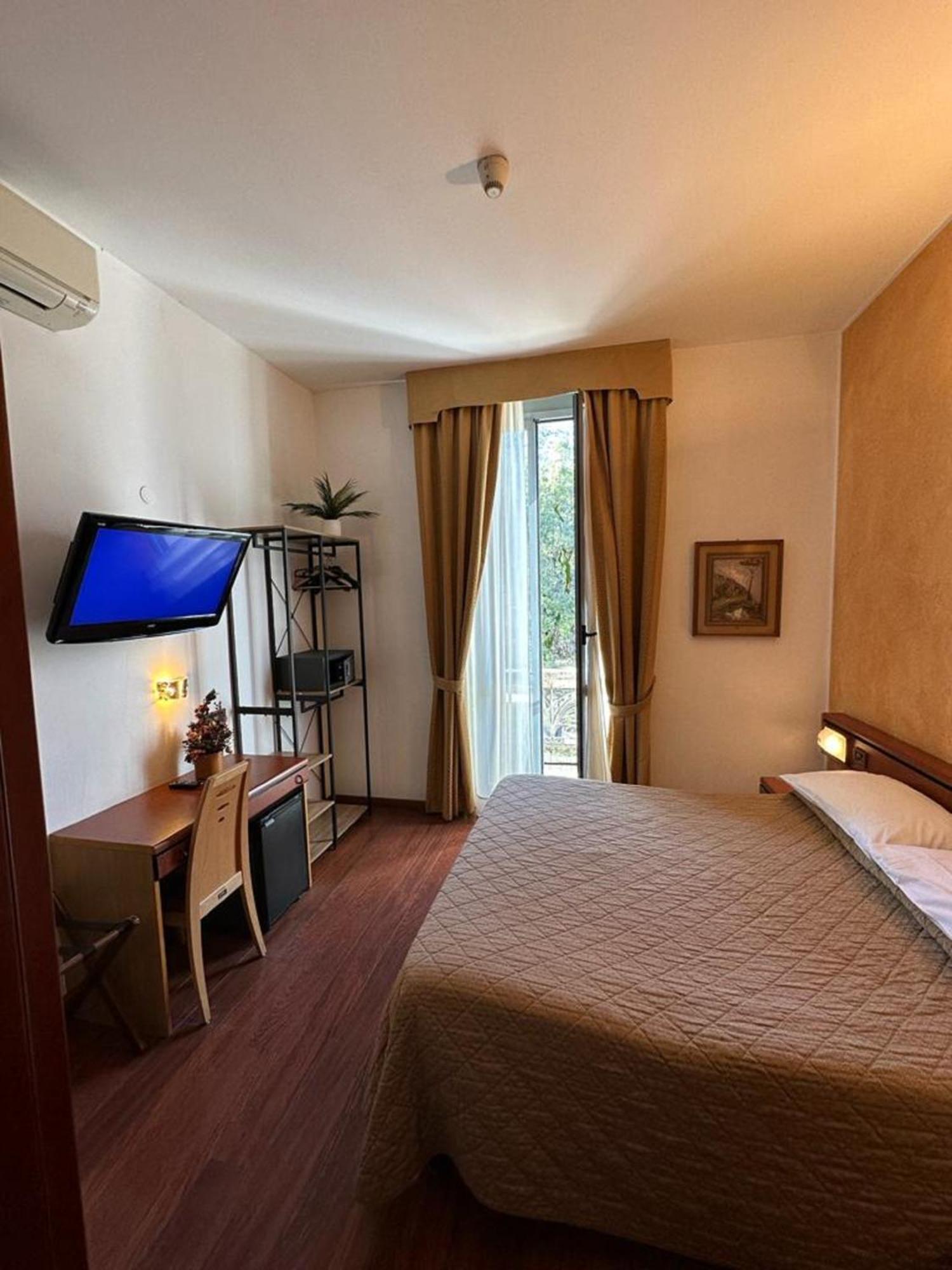 Hotel Aspromonte Милано Екстериор снимка